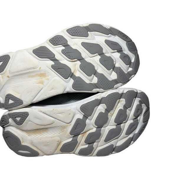 Hoka Clifton 9 wide Men\'s Light Gray Athletic Shoes size 10.5 2E